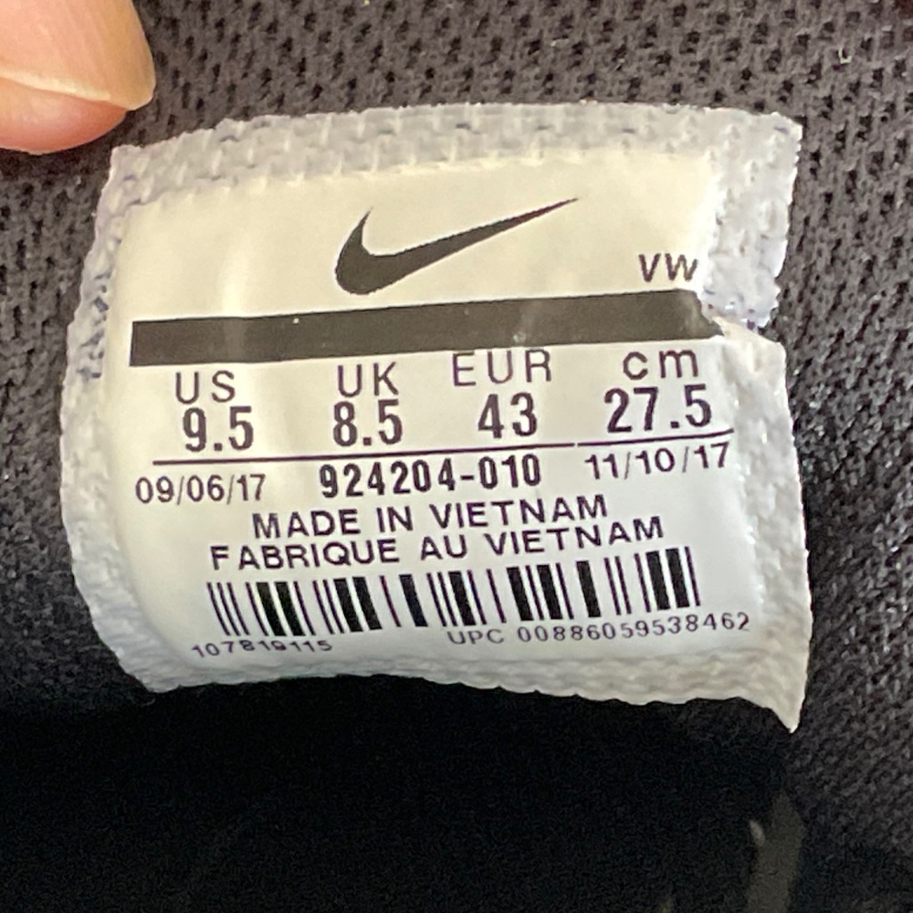 Nike Black and White Athletic Shoes - Picture 6 of 9